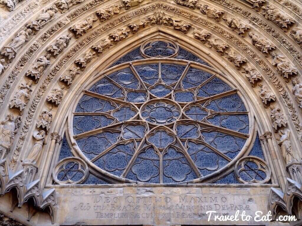 The Five Bands of Voussoirs of the Central Portal show a Tree of Jesse and Angels. Notre-Dame de Reims, Reims, France
