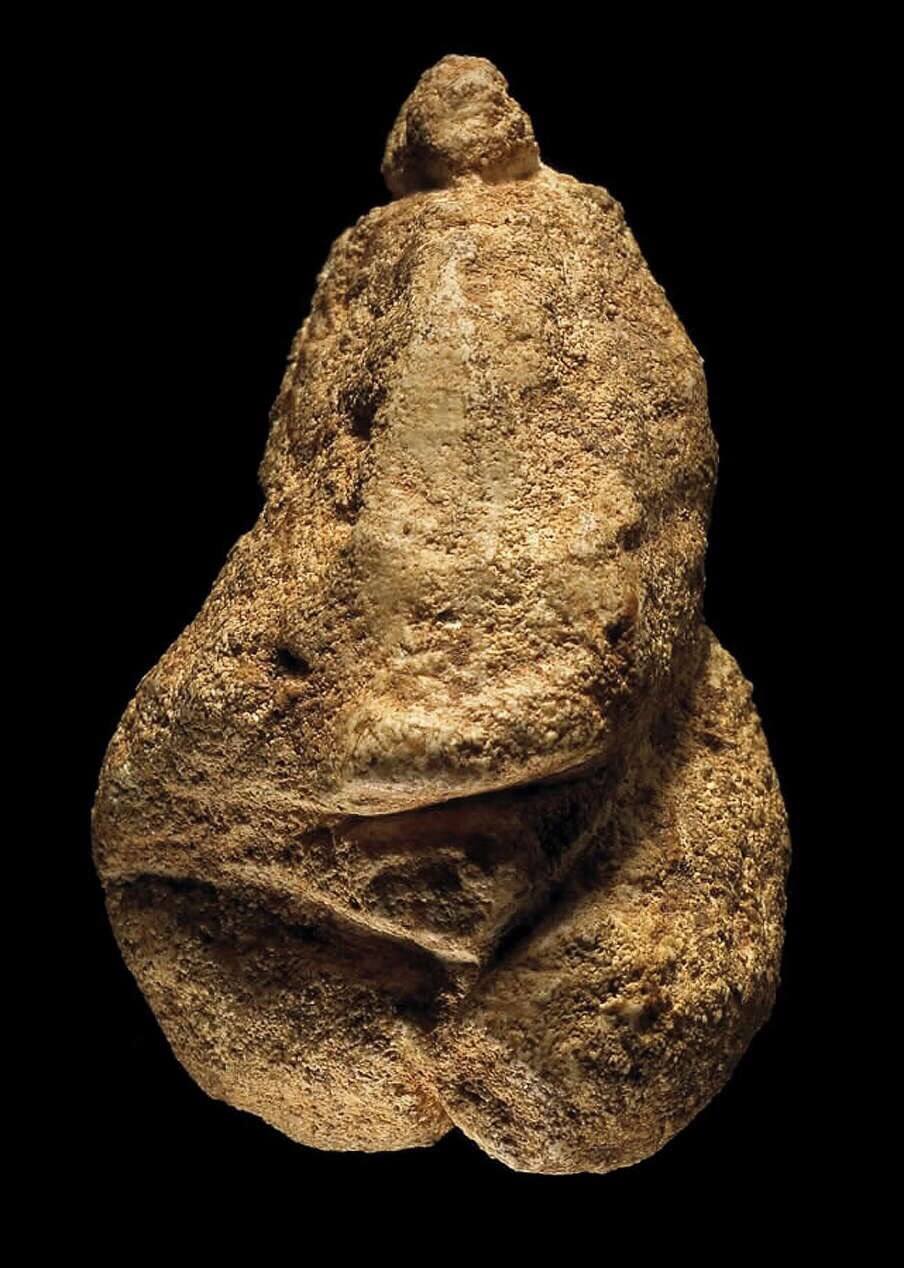 Venus of Roc-aux-Sorciers, (left) front view. Photo: MAN 83797 (BDD 134) © RMN, MAN, ill. Thierry Ollivier, 2007