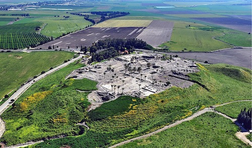 Tel Megiddo. Wikipedia